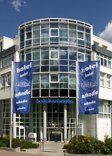 Hotel Arkadia Фридрихсдорф Екстериор снимка
